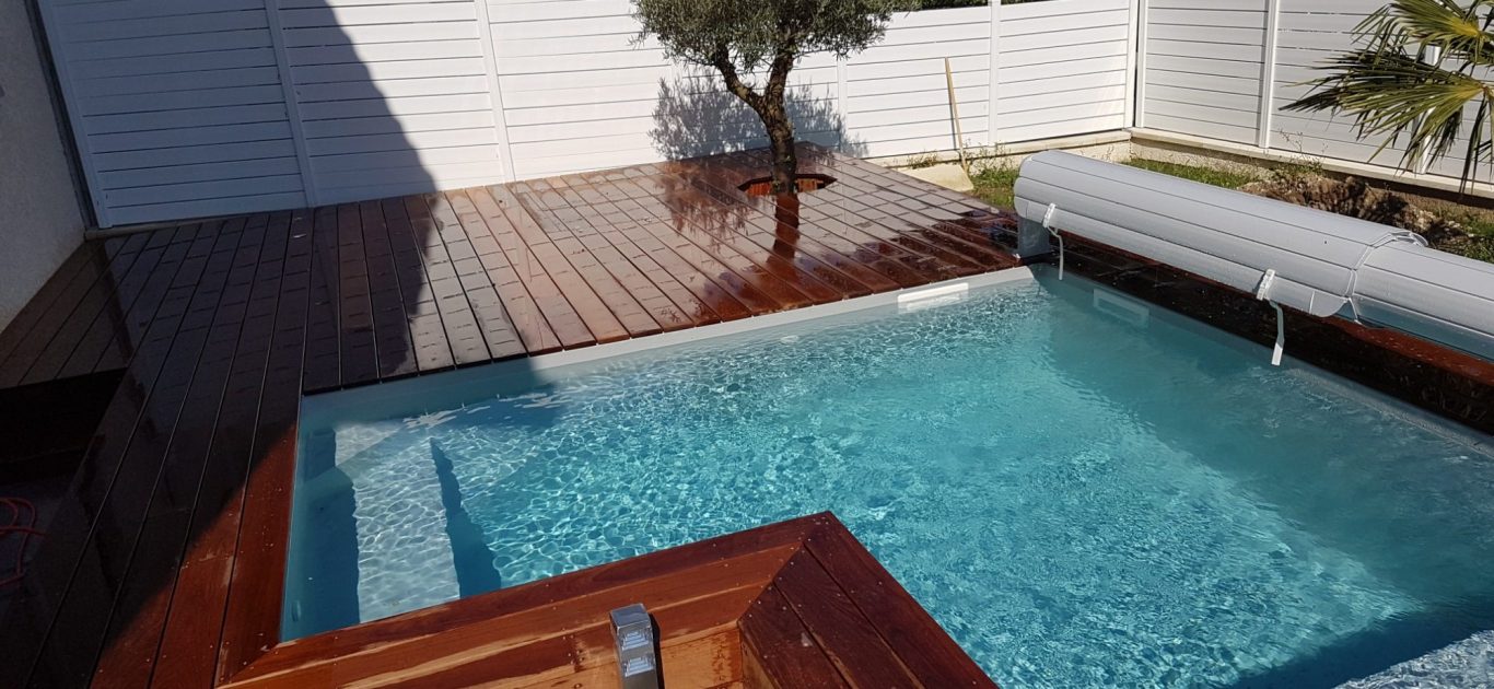 Piscine en L avec double banquette Piscine en bois en L
