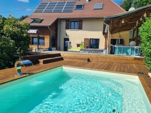 Mini piscine avec escalier